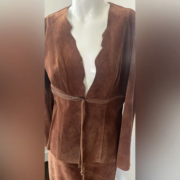 Danier Brown Suede Women's Suit - Picture 3 of 11